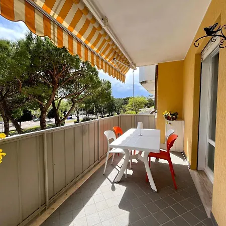 Grazioso Con Piscina E Terrazza Lejlighed